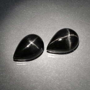 Gemas de diopsido estrella negro natural de  ct, en forma de pera, opaco