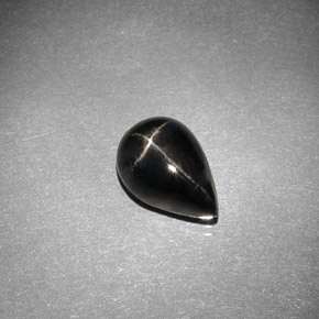 Diopsido estrella negro natural de 2,75 ct, en forma de pera, opaco