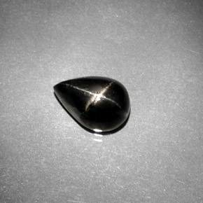 Diopsido estrella negro natural de 2,75 ct, en forma de pera, opaco
