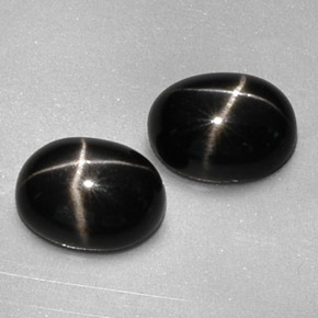 Gemas de diopsido estrella negro natural de  ct, corte óvalo, opaco