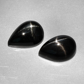 Gemas de diopsido estrella negro natural de  ct, en forma de pera, opaco