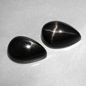 Gemas de diopsido estrella negro natural de  ct, en forma de pera, opaco
