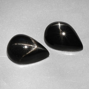 Gemas de diopsido estrella negro natural de  ct, en forma de pera, opaco