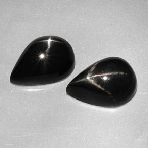Gemas de diopsido estrella negro natural de  ct, en forma de pera, opaco