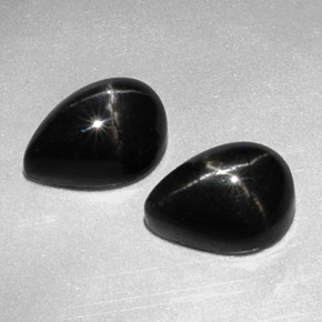 Gemas de diopsido estrella negro natural de  ct, en forma de pera, opaco