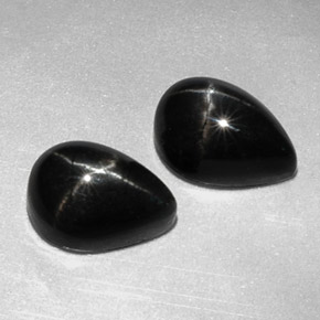 Gemas de diopsido estrella negro natural de  ct, en forma de pera, opaco