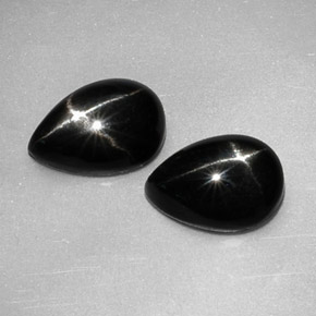 Gemas de diopsido estrella negro natural de  ct, en forma de pera, opaco