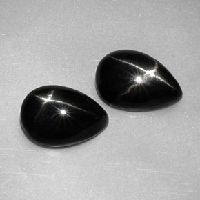 Gemas de diopsido estrella negro natural de  ct, en forma de pera, opaco