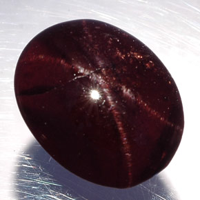 Granate estrella negro natural de 7,01 ct, corte óvalo, translúcido