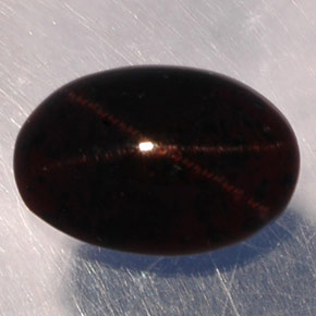 Granate estrella negro natural de 3,87 ct, corte óvalo, translúcido