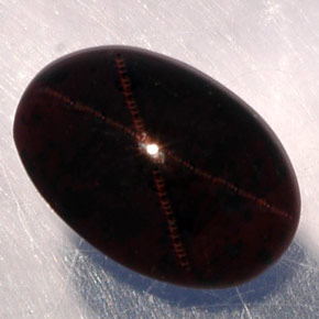 Granate estrella negro natural de 3,87 ct, corte óvalo, translúcido