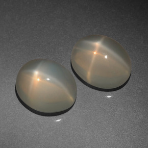 Gemas de piedra de luna estrella crema natural de  ct, corte óvalo, translúcido