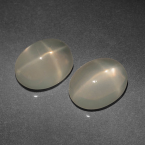 Gemas de piedra de luna estrella crema natural de  ct, corte óvalo, translúcido