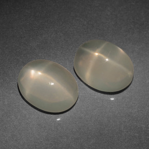 Gemas de piedra de luna estrella crema natural de  ct, corte óvalo, translúcido