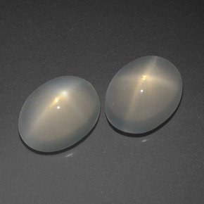 Gemas de piedra de luna estrella crema natural de  ct, corte óvalo, translúcido