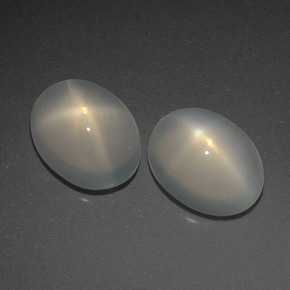 Gemas de piedra de luna estrella crema natural de  ct, corte óvalo, translúcido