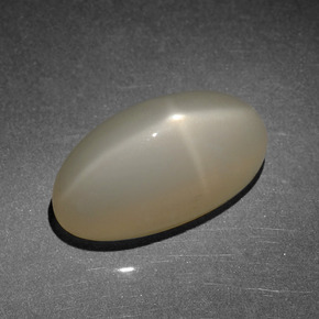 Piedra lunar estrella Marrón cálido claro natural de 8.52 ct, Corte Óvalo, Translúcido