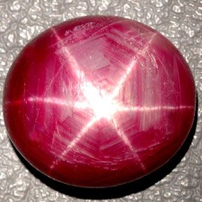 Rubí estrella rojo natural de 27,00 ct, corte óvalo, opaco