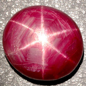 Rubí estrella rojo natural de 27,00 ct, corte óvalo, opaco
