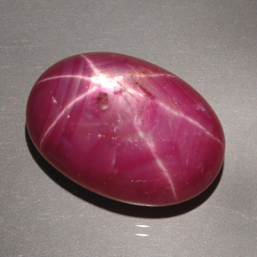 Rubí estrella rojo natural de 27,63 ct, corte óvalo, opaco