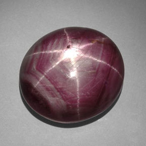 Rubí estrella rojo natural de 55,95 ct, corte óvalo, opaco
