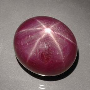 Rubí estrella rojo natural de 27,59 ct, corte óvalo, opaco