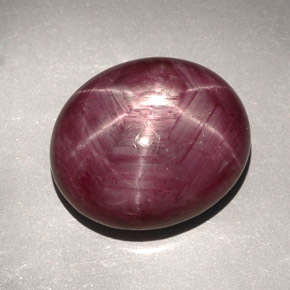 Rubí estrella rojo natural de 31,39 ct, corte óvalo, opaco