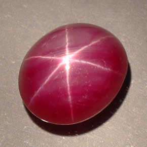Rubí estrella rojo natural de 7,44 ct, corte óvalo, opaco