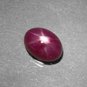 Rubí estrella rojo natural de 1,80 ct, corte óvalo, opaco