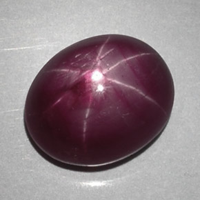 Rubí Estrella Rojo púrpura natural de 6.56 ct, Corte Óvalo, Opaco