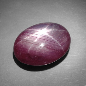 Rubí estrella rojo natural de 42,49 ct, corte óvalo, opaco