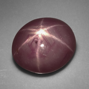 Rubí estrella rojo natural de 5,80 ct, corte óvalo, opaco