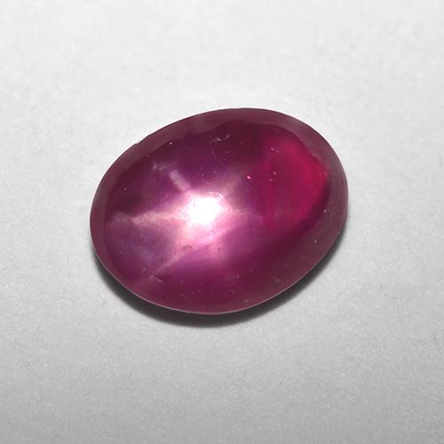 Rubí estrella rojo natural de 0,64 ct, corte óvalo, translúcido