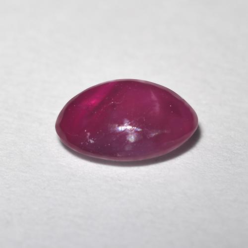 Rubí estrella rojo natural de 0,64 ct, corte óvalo, translúcido