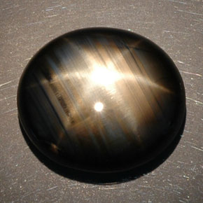 Zafiro estrella negro natural de 16,89 ct, corte óvalo, opaco
