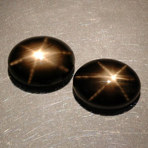 Gemas de zafiro estrella negro natural de  ct, corte óvalo, opaco
