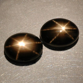 Gemas de zafiro estrella negro natural de  ct, corte óvalo, opaco