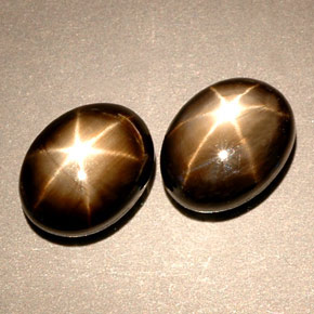Gemas de zafiro estrella negro natural de  ct, corte óvalo, opaco