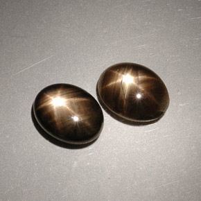 Gemas de zafiro estrella negro natural de  ct, corte óvalo, opaco