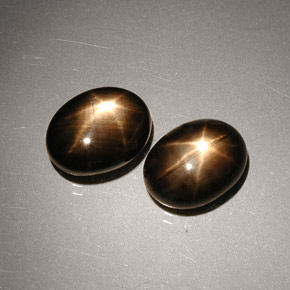 Gemas de zafiro estrella negro natural de  ct, corte óvalo, opaco