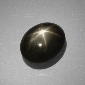 Zafiro estrella negro natural de 5,63 ct, corte óvalo, opaco