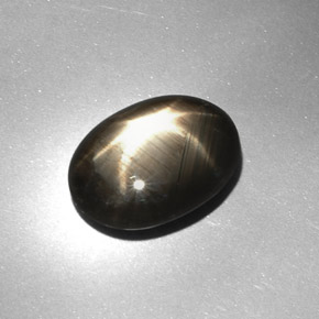 Zafiro estrella negro natural de 7,08 ct, corte óvalo, opaco