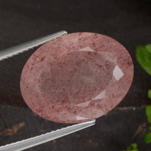 Cuarzo Fresa Rosa oscuro natural de 13.35 ct, Corte Óvalo, Translúcido
