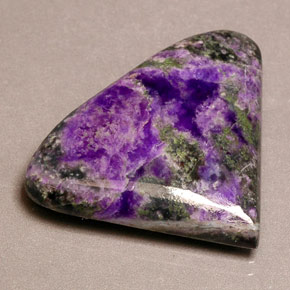 Sugilita violeta natural de 19,43 ct, forma elegante, opaco