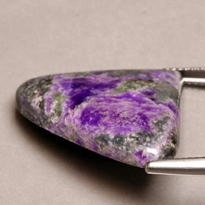 Sugilita violeta natural de 19,43 ct, forma elegante, opaco