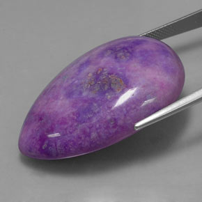Sugilita multicolor natural de 74,11 ct, en forma de pera, opaco