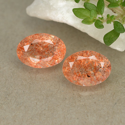 Gemas de Piedrasol Naranja rojizo natural de 1.72 ct, Corte Óvalo, Translúcido