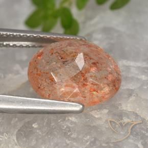 Piedrasol Naranja claro medio natural de 4.55 ct, Ovalada, Translúcido