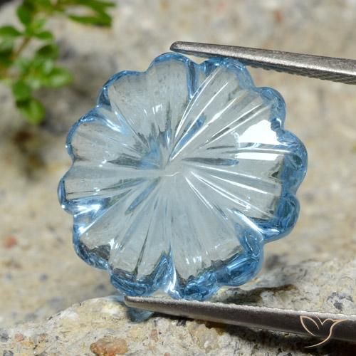 Topacio Azul Cielo natural de 12.02 ct, Corte Flor, Transparente