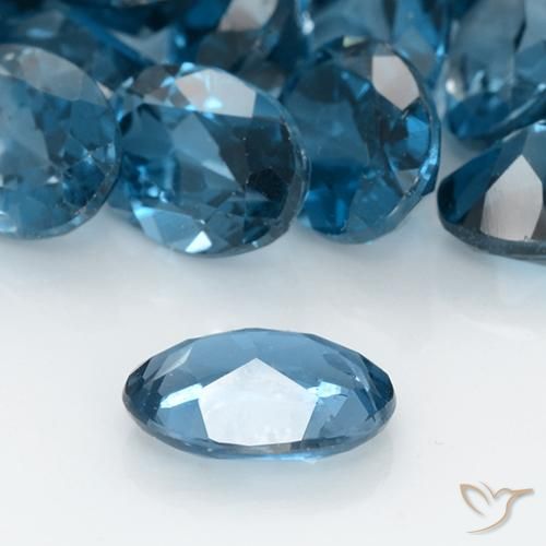 Topacio Azul Londres natural de 0.91 ct, Ovalada, VVS-VS